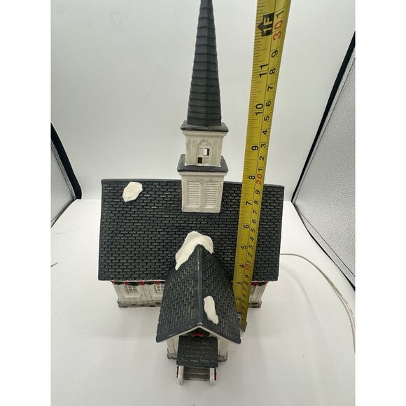 Santa’s Workbench Collection 2002 Country Church Lighted Christmas Village - Picture 10 of 12